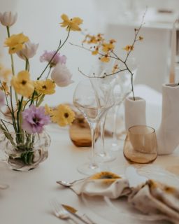 [WEDDING]

La jolie table signée @alkonost_fleurs / @justinegala.wp / @audrey_unjourparticulier 
@loveetc_paris 

#wedding #deco #fleurs #loveetc #loveetcparis #love #photographemariage #weddingphotographer #table #diner #weddingdinner #frenchphotographer