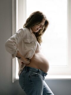 [LIFESTYLE]

Immortaliser la grossesse d’une amie chère à mon cœur ❤️ Marion et moi c’est une rencontre en 2012 entre une photographe amatrice et une modèle qui voulaient simplement créer de belles images à la plage, 15 ans après c’est toujours cette même passion qui nous anime et une amitié qui ne faillit jamais ✨
@marionslesenergies 

.
.
.
#photographegrossesselille #photographelifestylelille #photographelille #seancegrossesselille